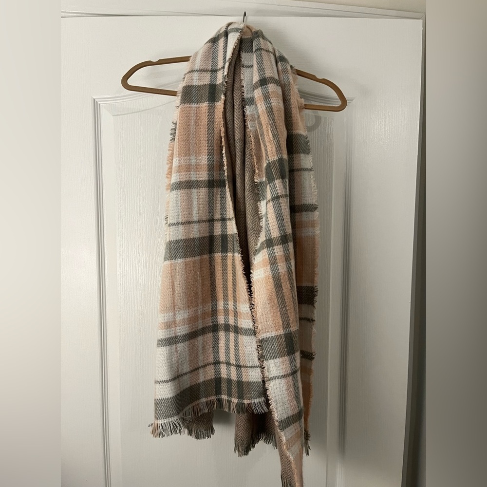 Women’s Plaid Scarf - NWOT